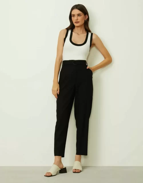 CALÇA SLIM COM CINTO - PRETA