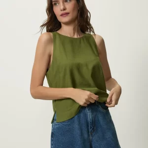 Blusa reta sem manga