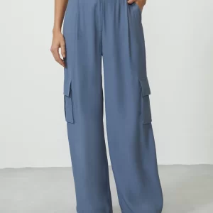 CALÇA RETA COM BOLSOS CARGO - AZUL SECO