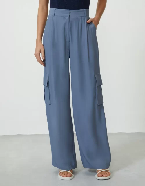 CALÇA RETA COM BOLSOS CARGO - AZUL SECO