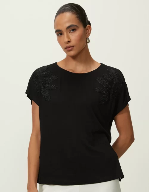 T-SHIRT BORDADO FOLHAGEM OMBROS