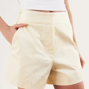 Short Alfaiataria Comfy Com Recortes