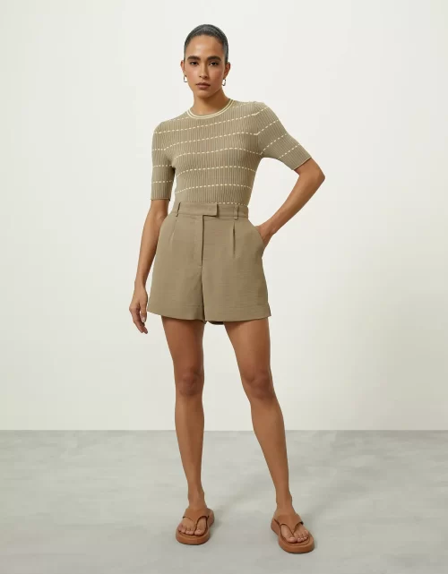 Shorts alfaitado com prega - Image 3