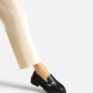 Mocassim Preto Couro Bloco Tira Detalhe