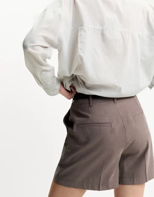 Shorts curto alfaiatado - Image 3
