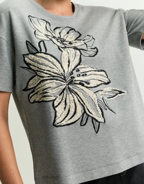 T-shirt flor bordado textura - Image 3