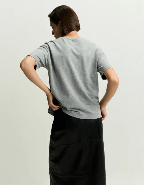 T-shirt flor bordado textura - Image 4
