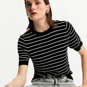 T-shirt tricot básico listrada preta