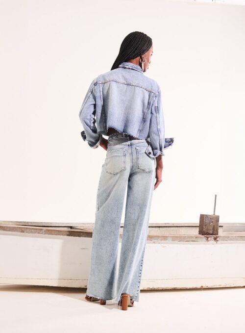 JAQUETA JEANS CROPPED BARRA A FIO - Image 2