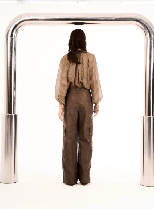 Calça Cargo Couro Ecológico Efeito Estonado - Image 4