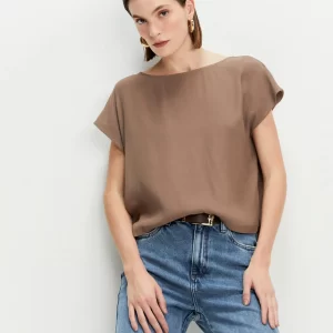 Blusa decote degagê