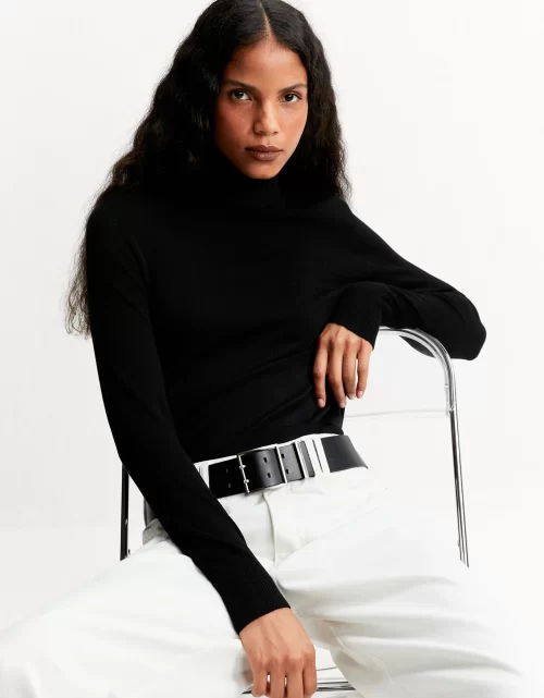Blusa tricot básico gola preto