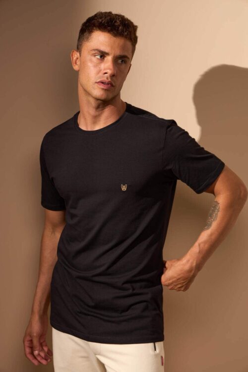 CAMISETA BÁSICA SLIM EGÍPCIO - PRETO E DOURADO